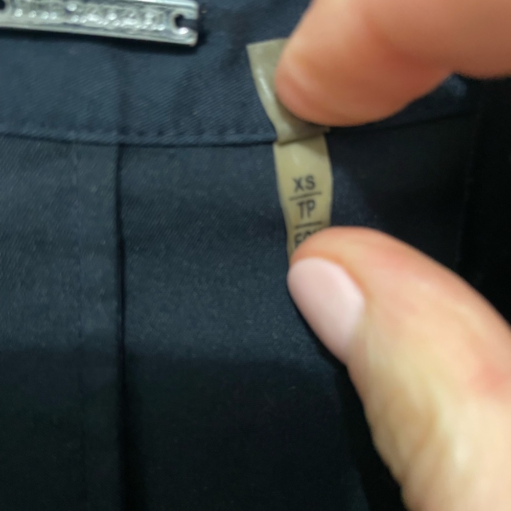 Elie Tahari Navy Crushed Velvet Collared Sleevless Fitted Button Front Blouse - Picture 2 of 4
